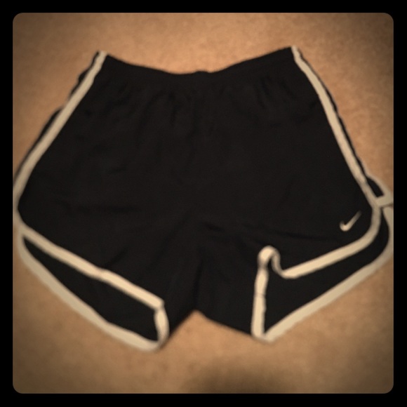 Women’s Nike 3 inch running shorts - Picture 1 of 3